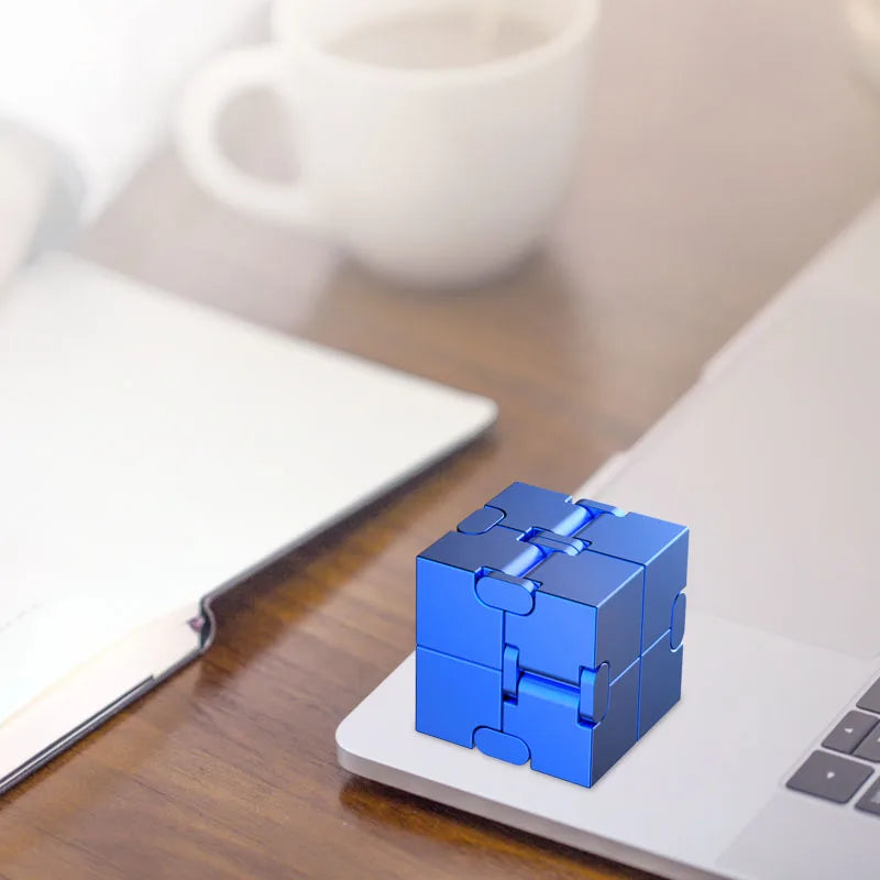 Anti Stress Metal Infinity Cube